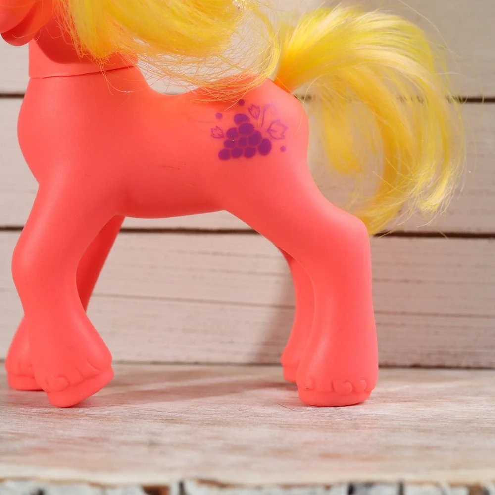 Vintage 1997 Hasbro My Little Pony G2 Berry Bright Pink Yellow Secret Surprise